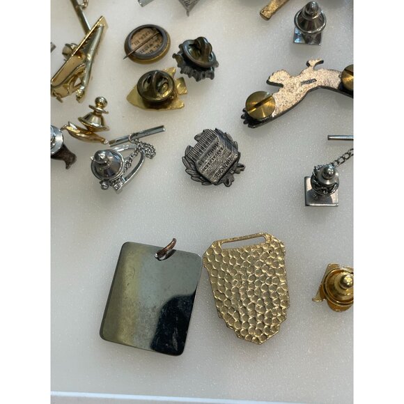 Vintage Collectible Pin & Fob Lot - Military Union Figural Awards & More Assorte - Picture 15 of 16